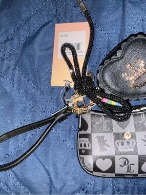 Black and Gray Checker Heart Crown Wrislet wallet